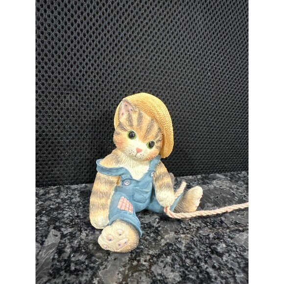 Set Of 3 Ceramic Cat Figurines In Raincoat & Bag With Playful Accessories - Picture 9 of 13